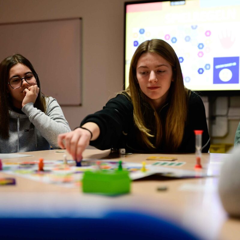 Cloth.kreativbureau_aufeigeneBeine-5