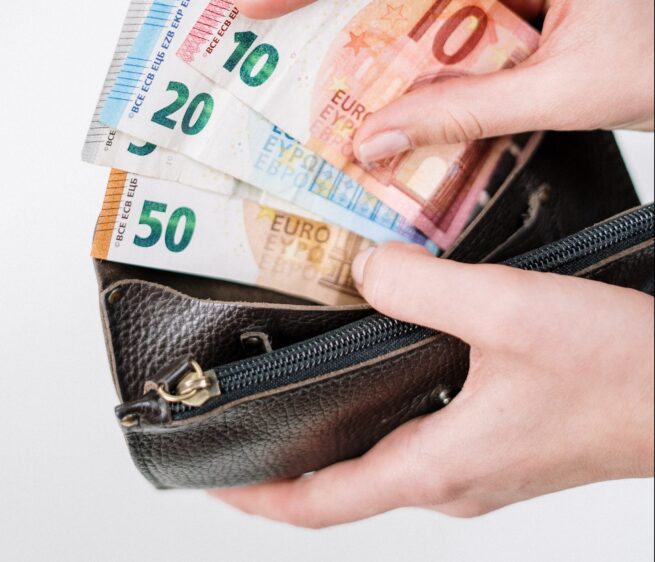 pexels-cottonbro-3943745