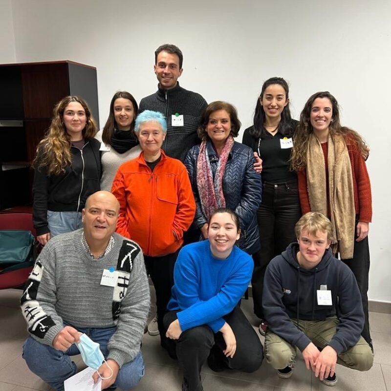 Foto von Olivier mit seiner Freundesgruppe