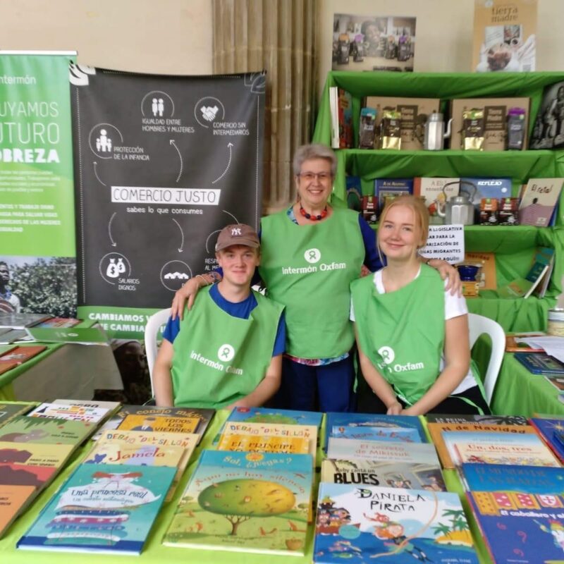 Foto von Olivier bei einem OXFAM Stand